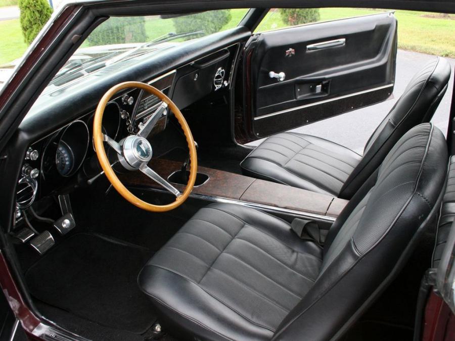 Интерьер Pontiac Firebird 400 1968 года  (фото 12 из 14)